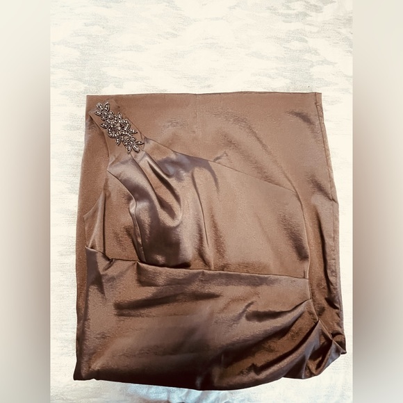 Beautiful Le Château Dress - Picture 3 of 8